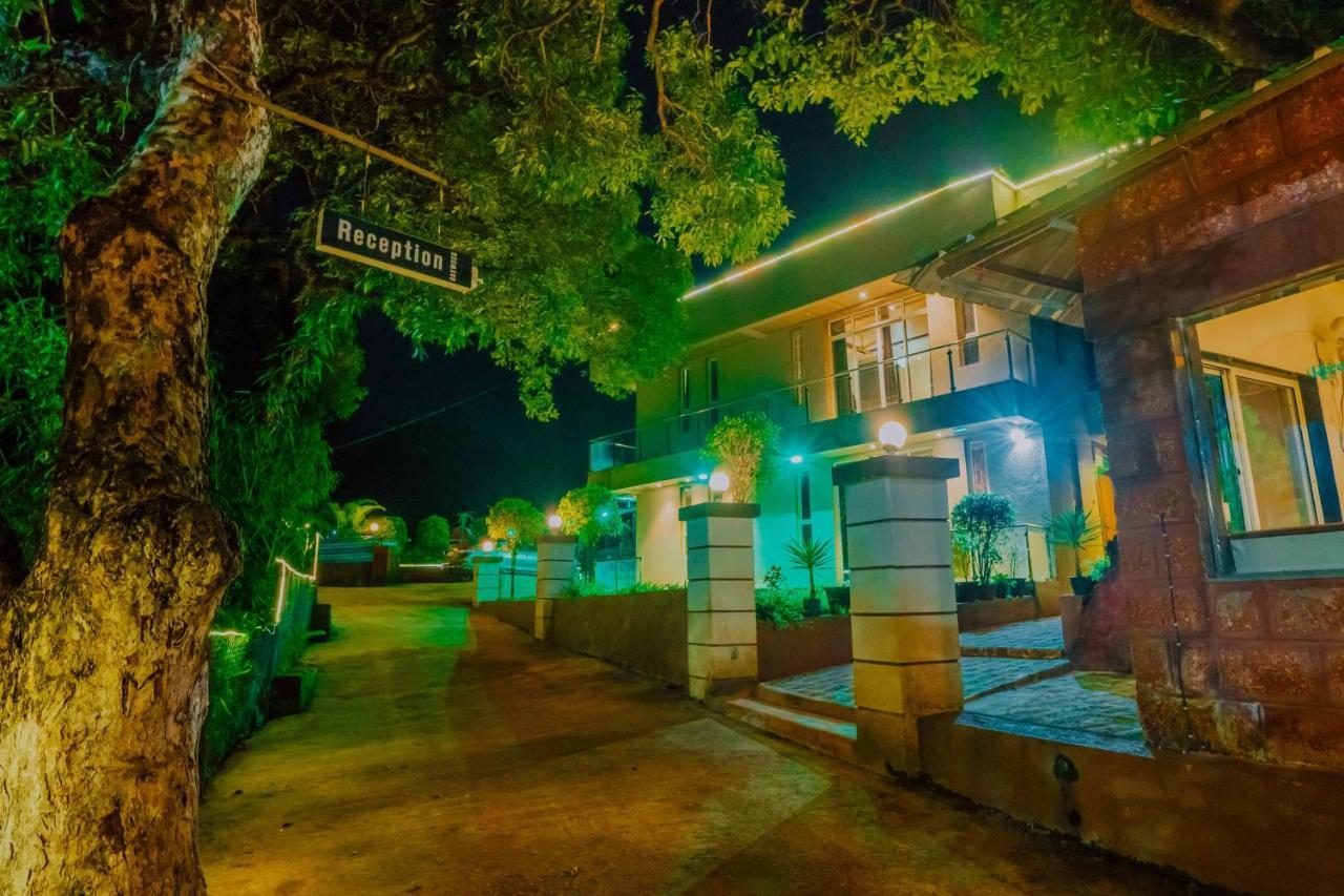 The Oak Woods Otel Mahābaleshwar Dış mekan fotoğraf